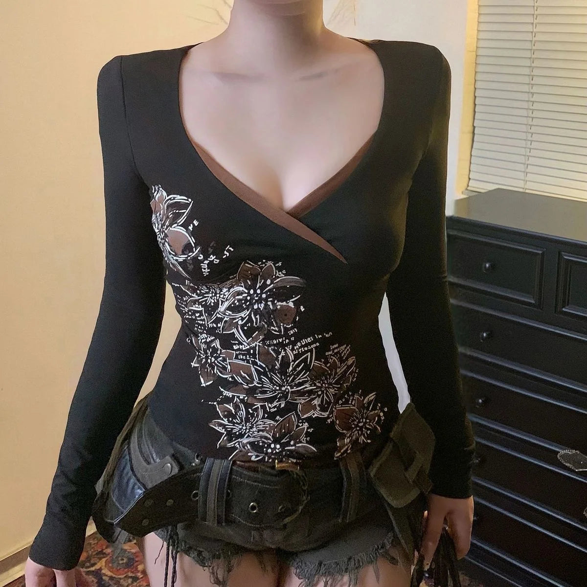 V-neck printed spicy girl slim fit T-shirt